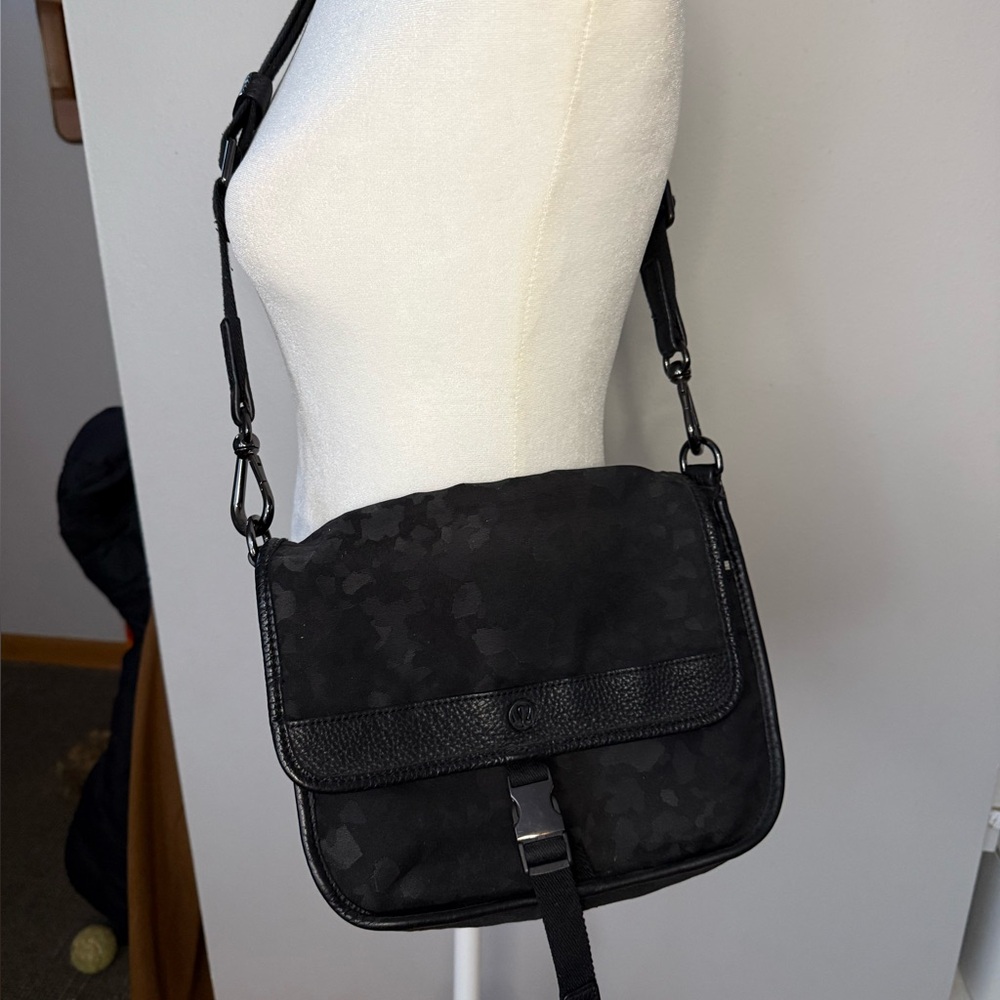 Lululemon Now and Always Crossbody Bag Black Camouflage Messenger Bag